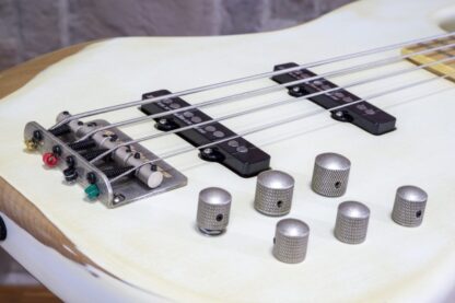 MARKBASS JP WHITE BATTERED 4 VG MP bas kitara - Image 3