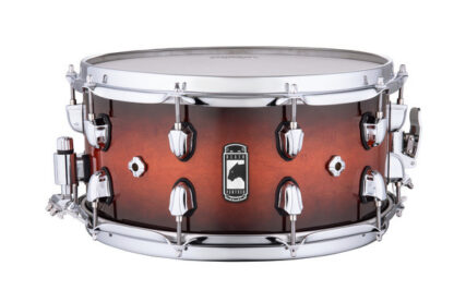 MAPEX BPNML4700CVD SOLIDUS 14x7" Red Burst snare boben